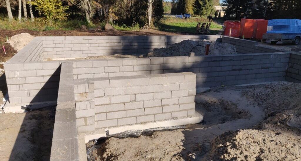 vundamendi taldmikul olev plokkidest ehitatud vundamendi vöö