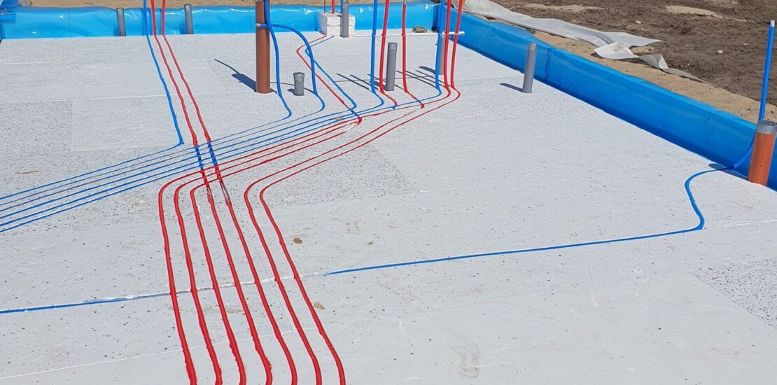 veetorud penoplasti sees