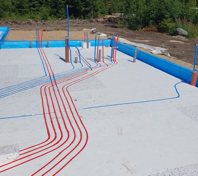 veetorud penoplasti sees